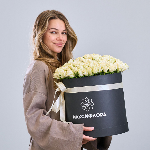 Букет из 101 белой розы (Кения) в коробке  4
