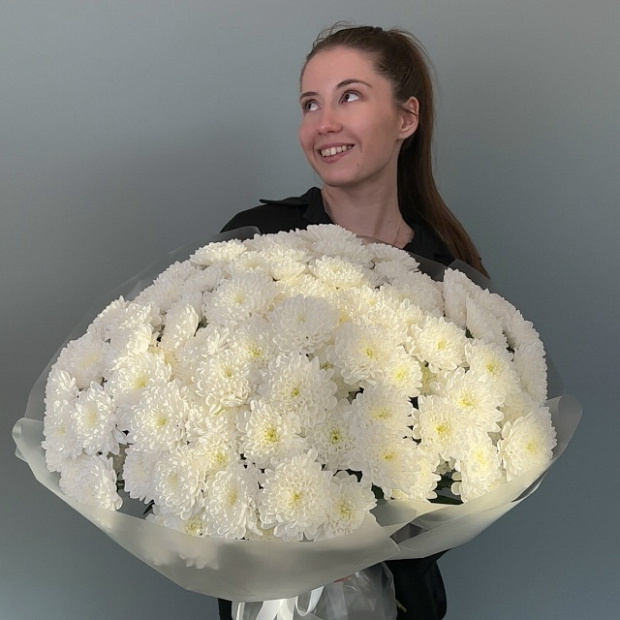 Букет из 25 белых кустовых хризантем  2